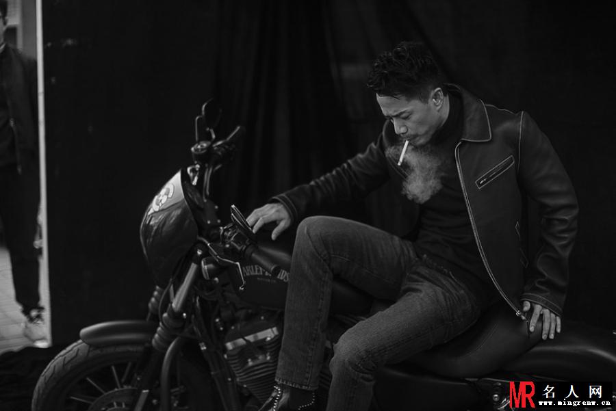 段奕宏黑白写真 沉稳有魅力(1)