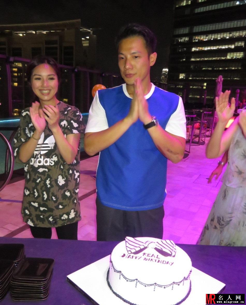 杨千嬅为老公庆生 与筷子兄弟韩庚等合影(1)