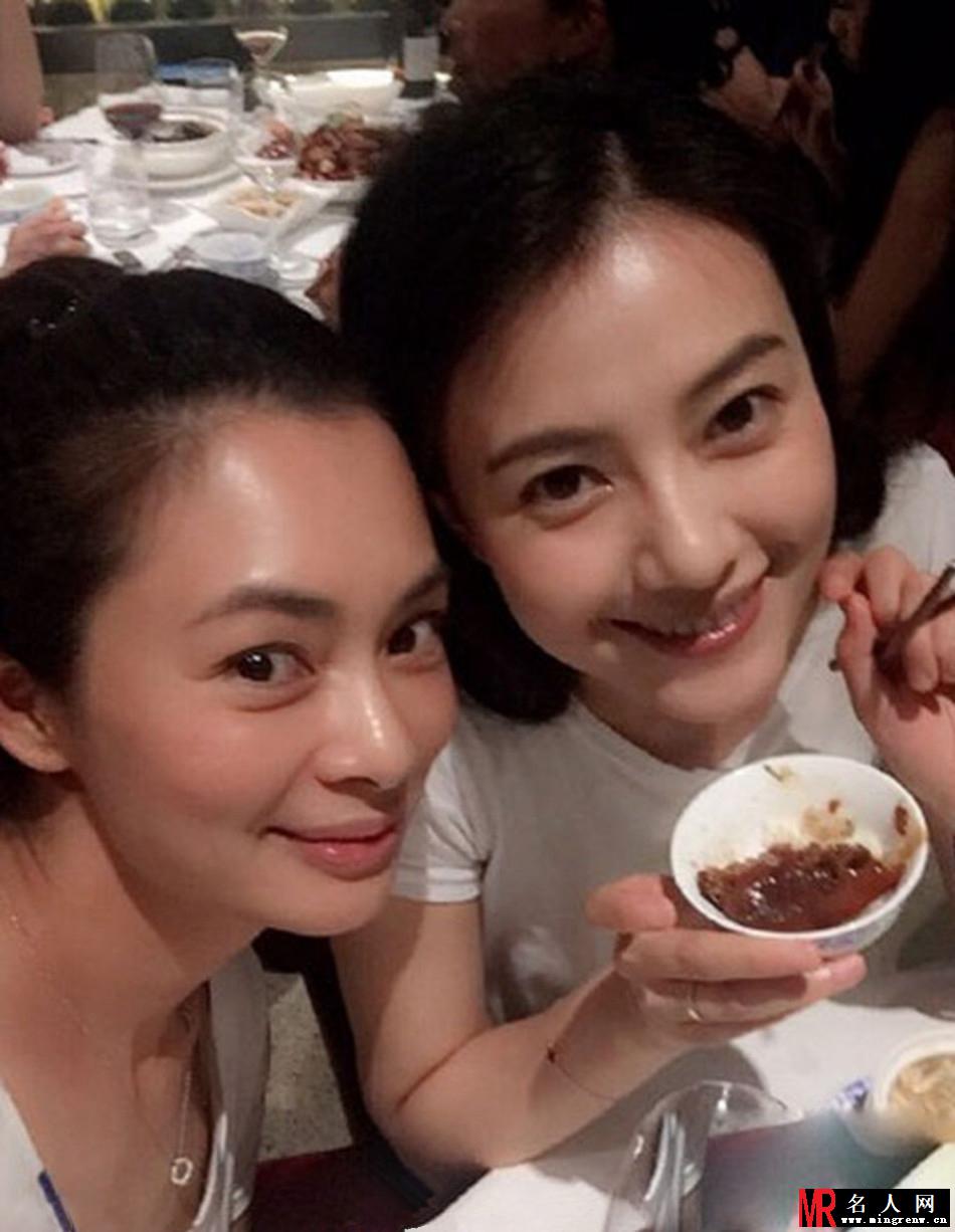 高圆圆赵又廷与好友聚餐 夫妻亲密秀恩爱(1)