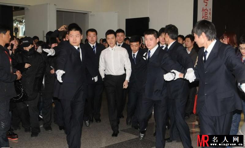 2012年上海展会 冯绍峰帅气绅士登场(1)