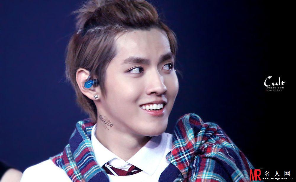 吴亦凡2013年SMWEEK与粉丝欢度周末演唱大赏休闲装扮帅气(1)