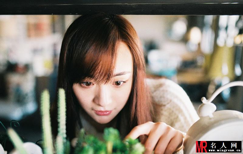 李依纯清纯素颜写真 获封最美校花(1)