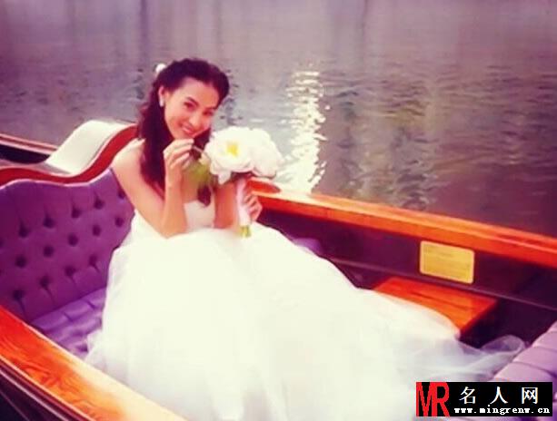 张柏芝遭向华强夫妇痛批 昔日美艳婚纱照遭泄(1)