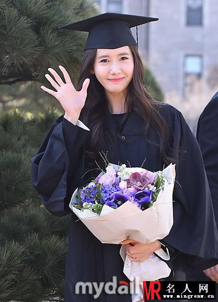 少女时代林允儿毕业照 甜美可人(1)