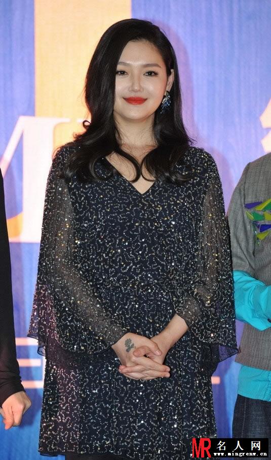大S产后首现身 美艳红唇魅力依旧(1)
