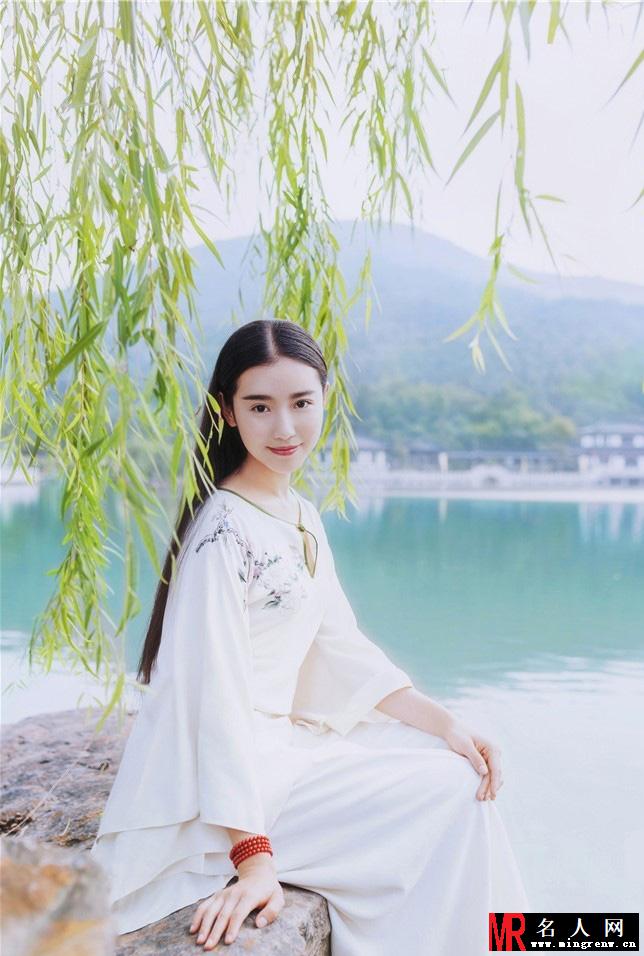 张辛苑唯美写真曝光 白衣出镜宛若仙子(1)