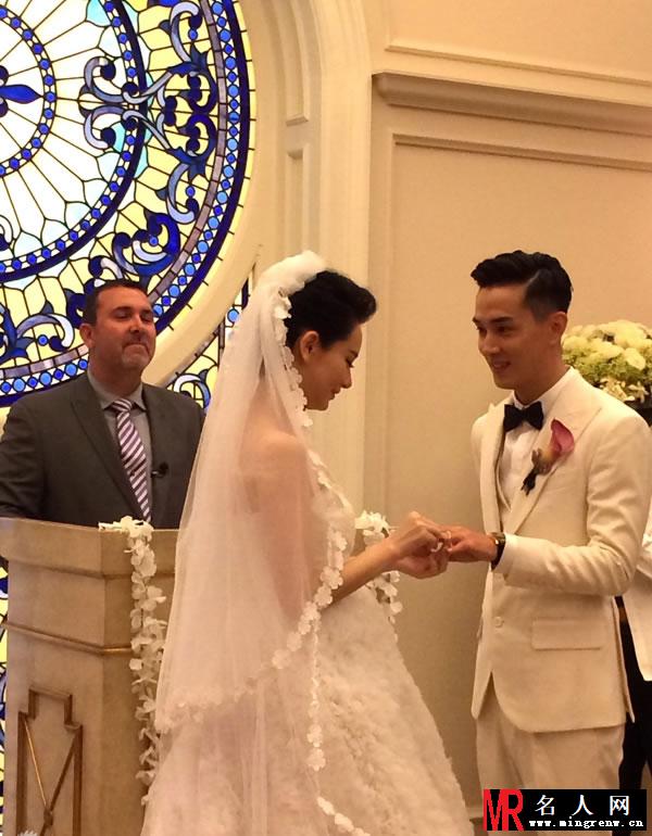 戚薇李承铉美国教堂举行婚礼 戚哥含泪化身小女人(1)
