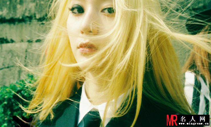 韩团f(x)Krystal暗黑写真 半面妆惊悚鬼魅(1)