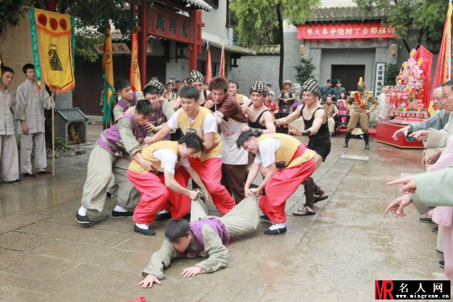流氓皇帝新剧开拍 周丽淇马国明上演恩爱夫妻(1)