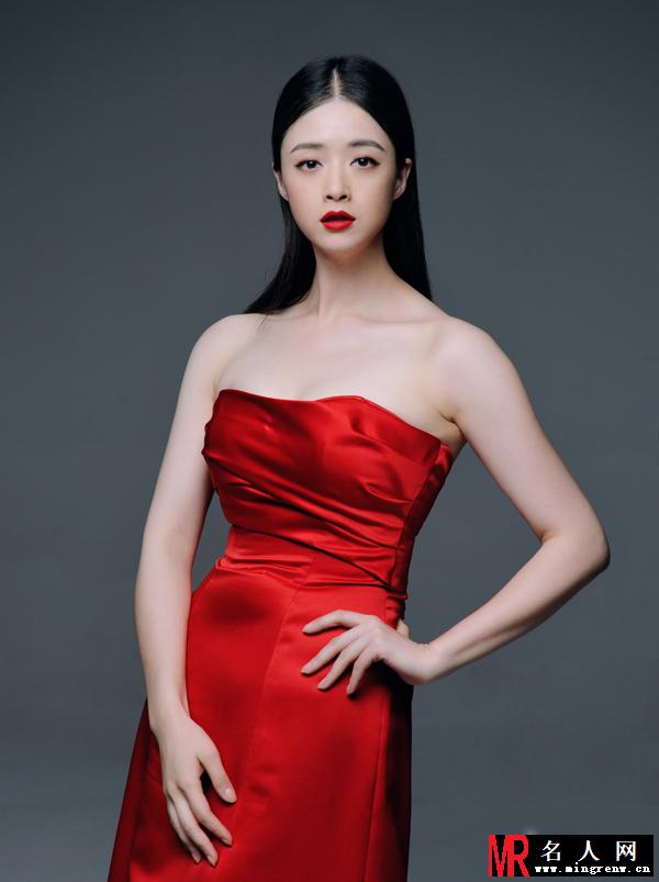 华妃蒋欣性感写真 烈焰红唇眼神魅惑(1)