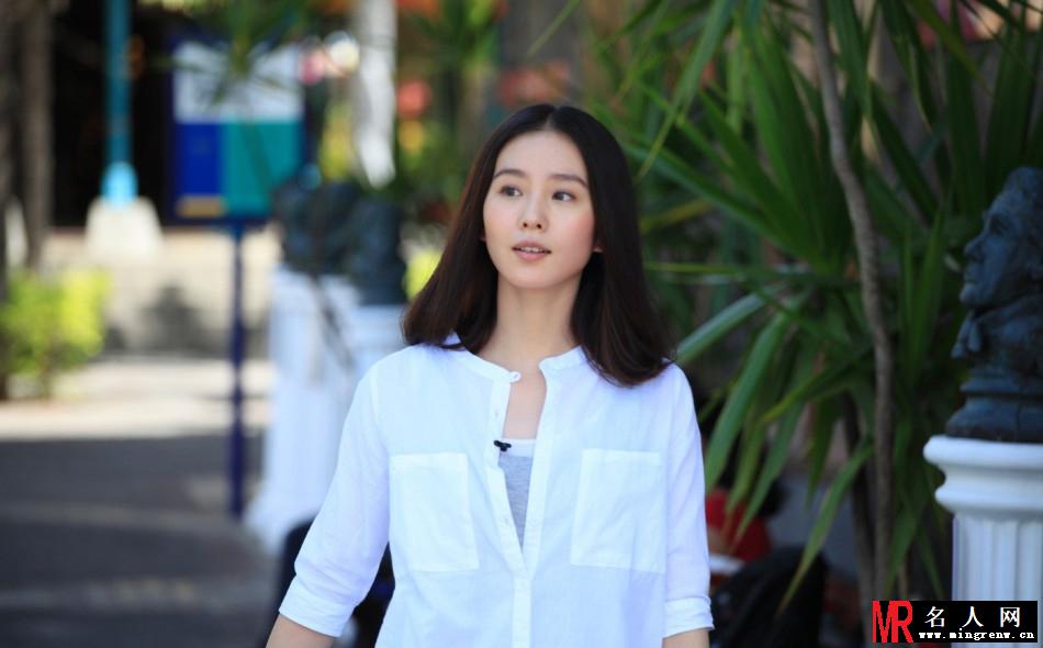 刘诗诗深夜前的五分钟片场照 女神笑容甜美(1)