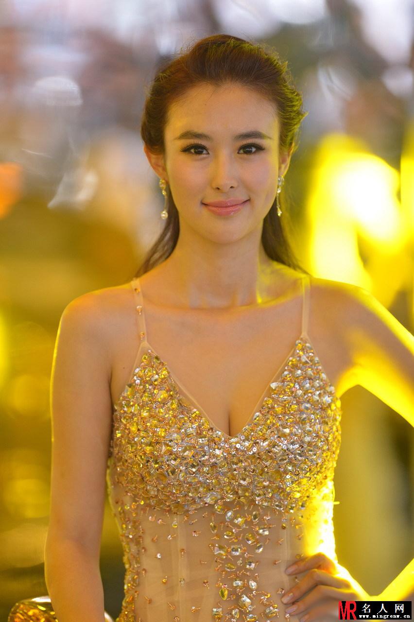 车模兽兽黄金水钻土豪装扮亮相 低胸性感秀爆乳(1)
