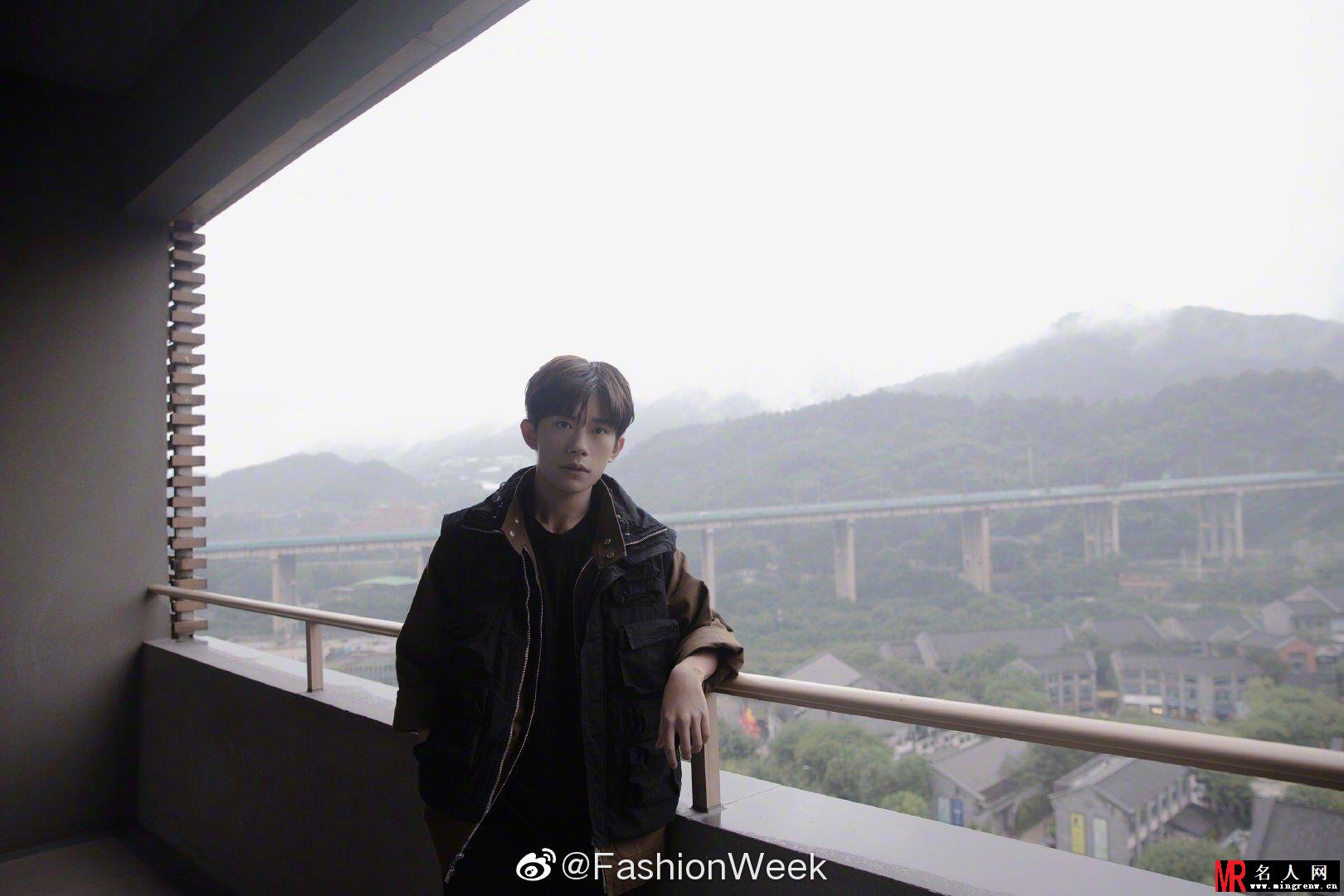 易烊千玺工装造型写真 简直就是行走的衣架(1)