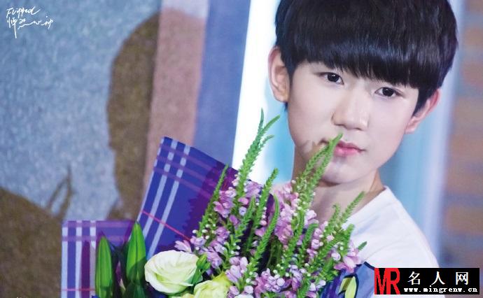 TFBOYS加盟《偶像来了》手捧鲜花见女神(1)