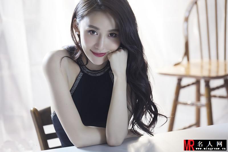 贾青最新写真大片 优雅妩媚笑容杀伤力十足(1)