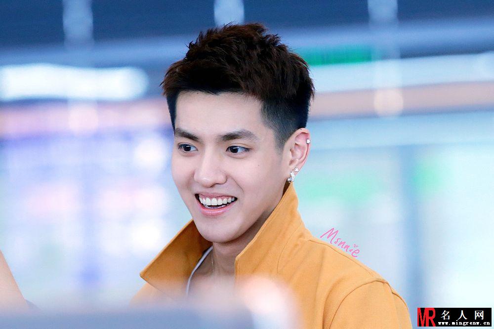 2013年5月EXO台湾飞往仁川机场写真吴亦凡图片帅气时尚(1)