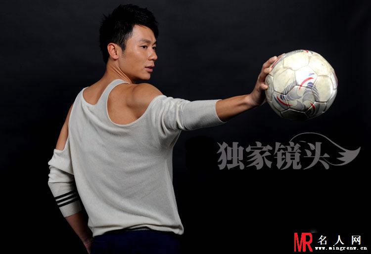 李晨《独家镜头》全套写真集 百变造型轻松驾驭(1)