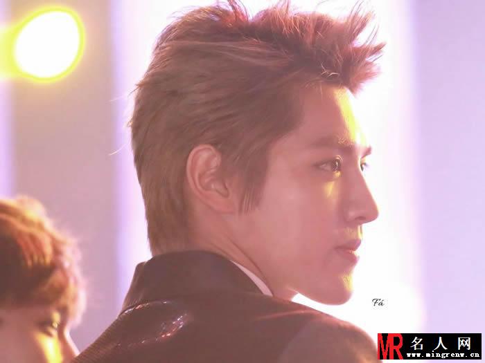 吴亦凡2013年百度娱乐沸点与EXO团队兄弟出席 帅气逆天颜值引欢呼(1)