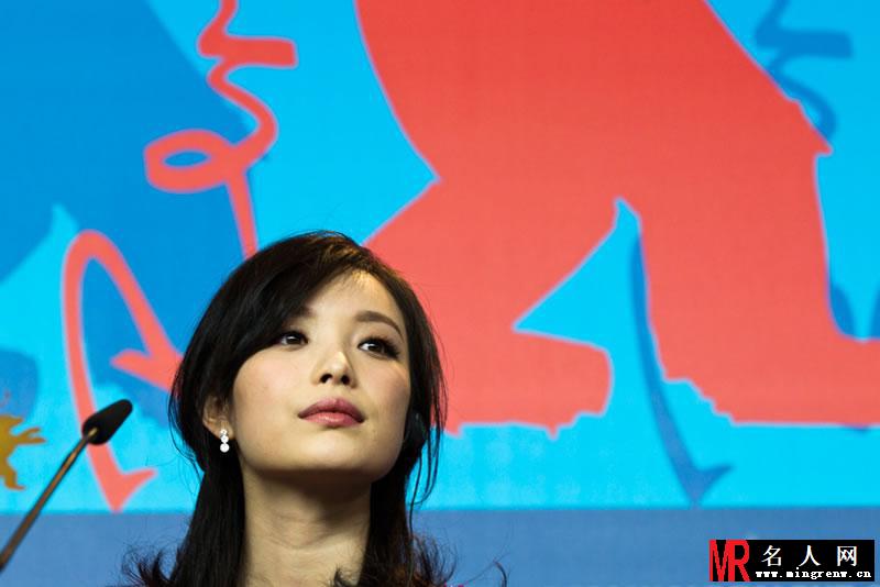 倪妮参加柏林电影节汇总 小露香肩优雅怡人(1)