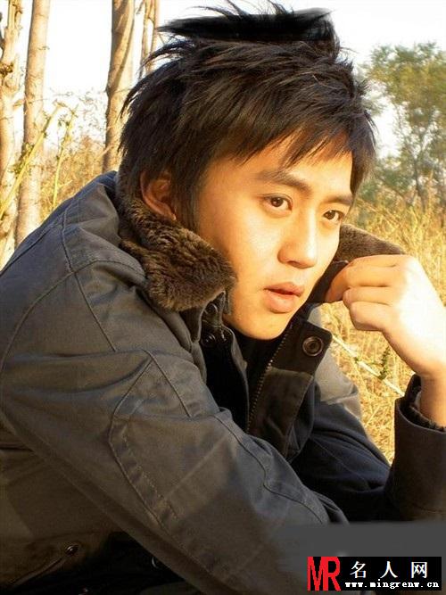 戏疯子邓超早期风衣造型写真(1)