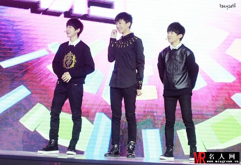 TFBOYS腾讯V视界 三人帅气黑色礼服现身(1)