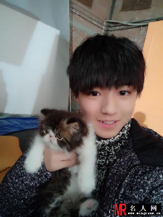 TFBOYS王俊凯2015自拍生活照 帅气阳光卖萌可爱(1)