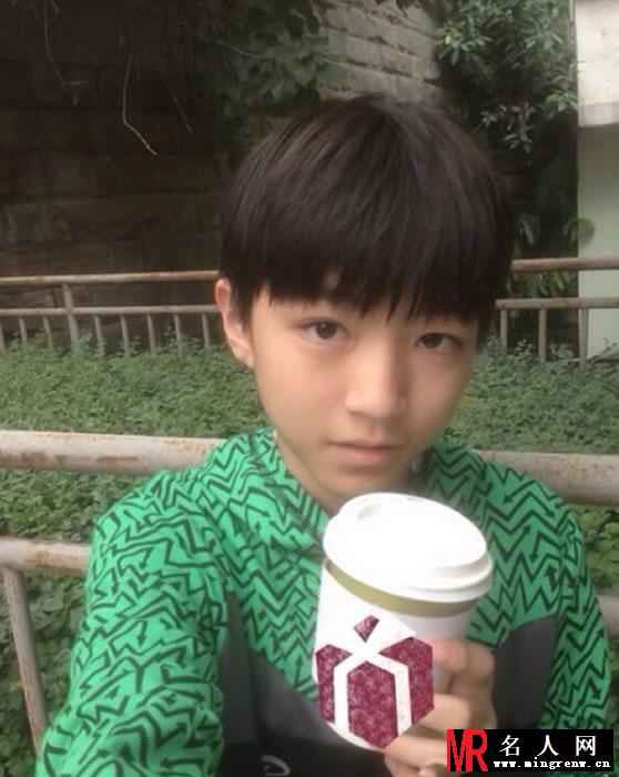 TFBOYS王俊凯2013年青涩生活照集(1)