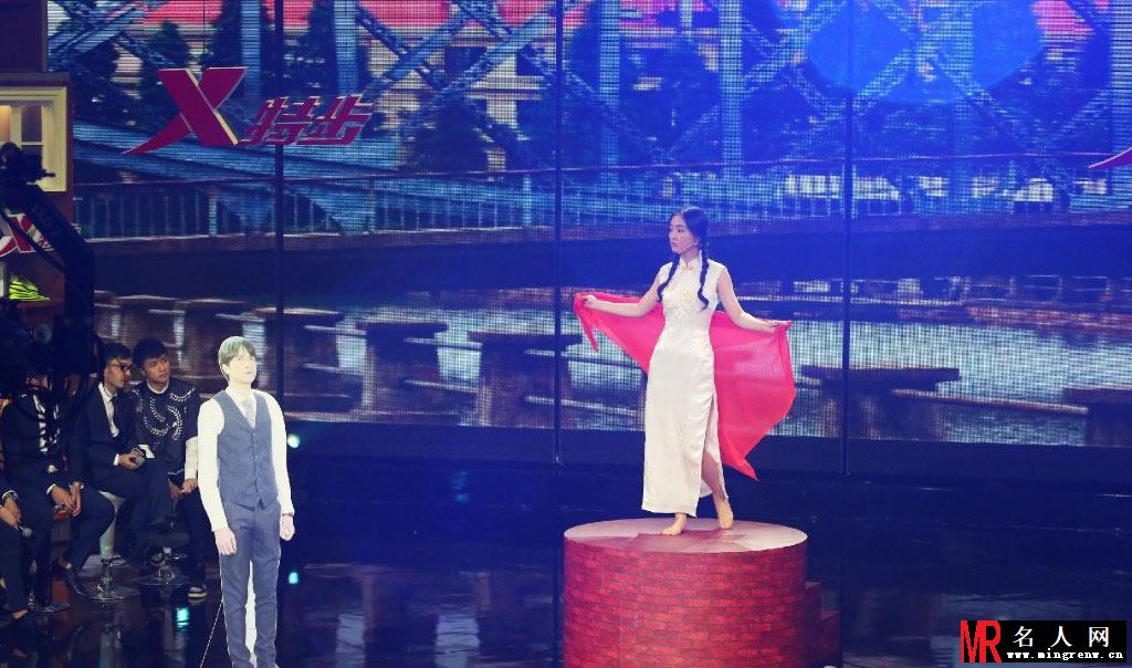 《天天向上》小默笙吴倩高清剧照 扮演依萍跳河(1)
