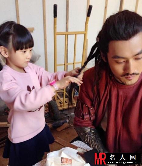 袁弘晒与森碟搞怪照 鬼脸自拍不改女汉子本色(1)