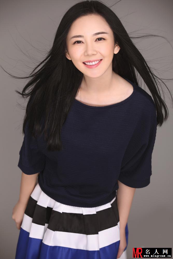 魏新雨最新写真曝光 甜美笑容温婉可人(1)