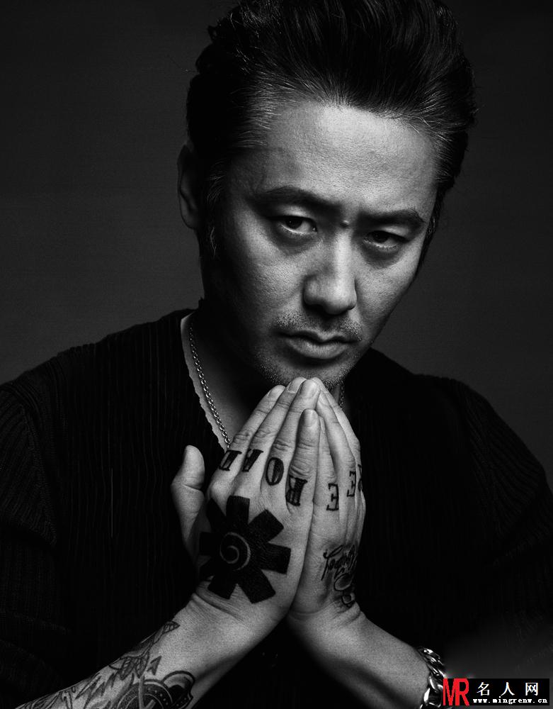 吴秀波西部牛仔写真 尽显雅痞本色(1)
