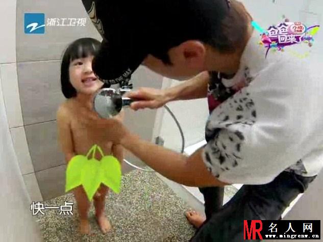 爸爸回来了开播 贾乃亮半裸秀爱女(1)