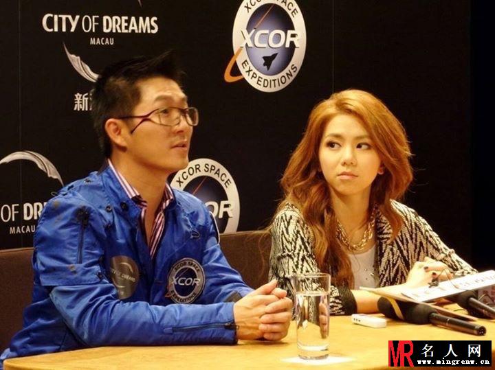 邓紫棋穿国旗服欲飞天 离地33万尺蹭到太空边(1)