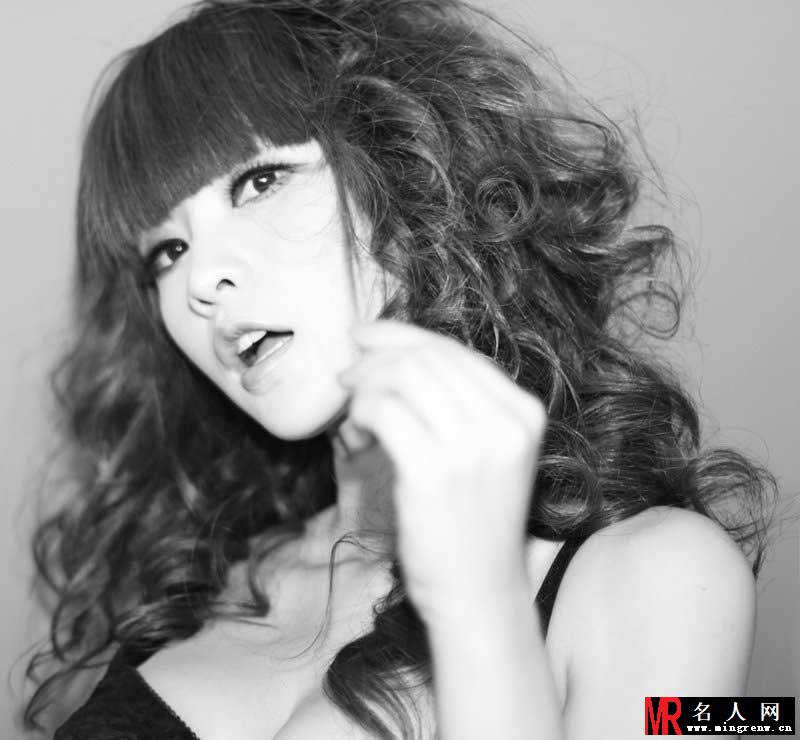 柳岩性感黑白写真大片 复古迷离(1)