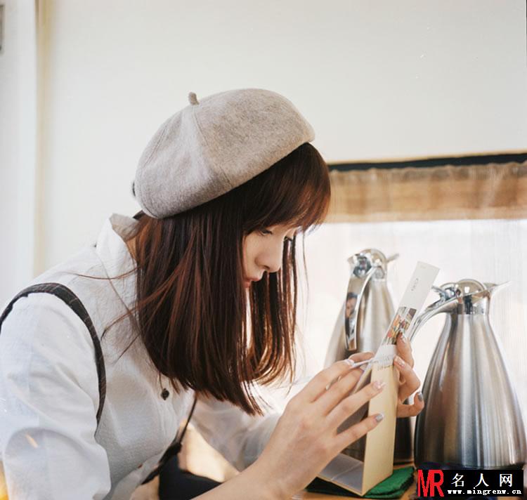 李依纯清纯素颜写真 获封最美校花(1)