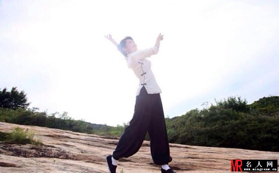 许晴闻鸡起舞 村姑装扮遭吐槽(1)