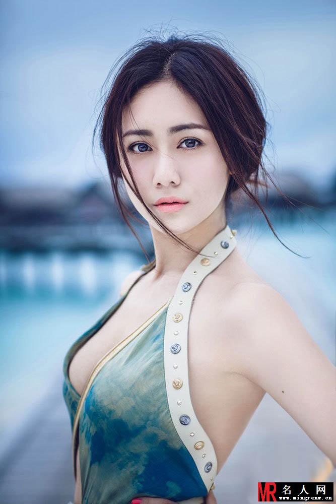 刘芸马尔代夫甜美写真 裸背出镜秀性感(1)