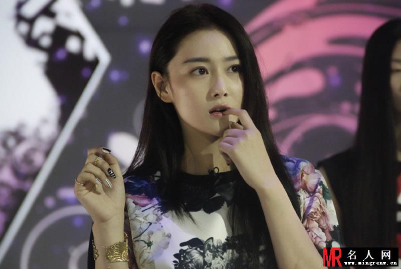 张馨予搞笑逗比习惯 专注咬指二十年(1)