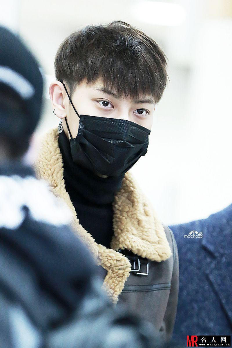 2014年11月EXO帅气亮相机场写真日本返韩黄子韬图片写真(1)