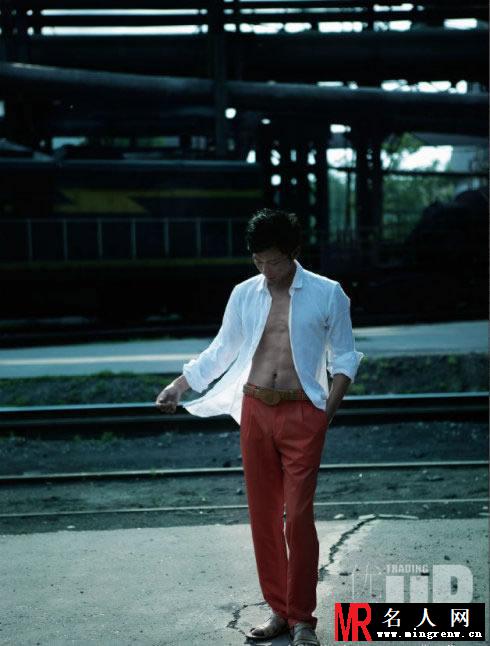 2010年7月《优品》李晨杂志写真 半裸上身诱惑十足(1)