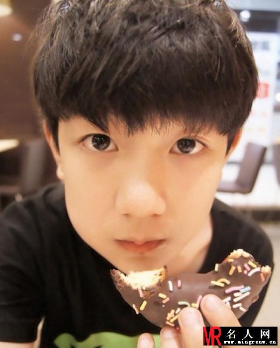TFBOYS王源2013年下半年可爱卖萌生活照集(1)