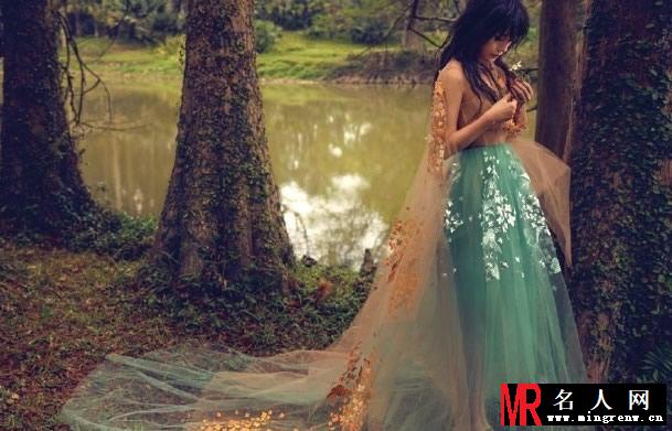 赵薇烟熏妆野性写真 大眼性感如野猫(1)