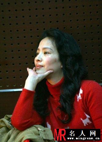 刘亦菲妈妈旧照曝光 网友大赞像姐妹(1)