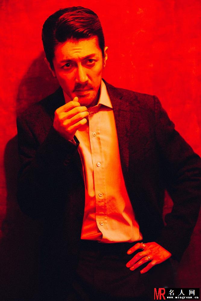张鲁一型男写真曝光 忧郁眼神彰显男人魅力(1)