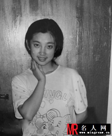 曝李冰冰出道前旧照眉清目秀抬腿清纯(1)
