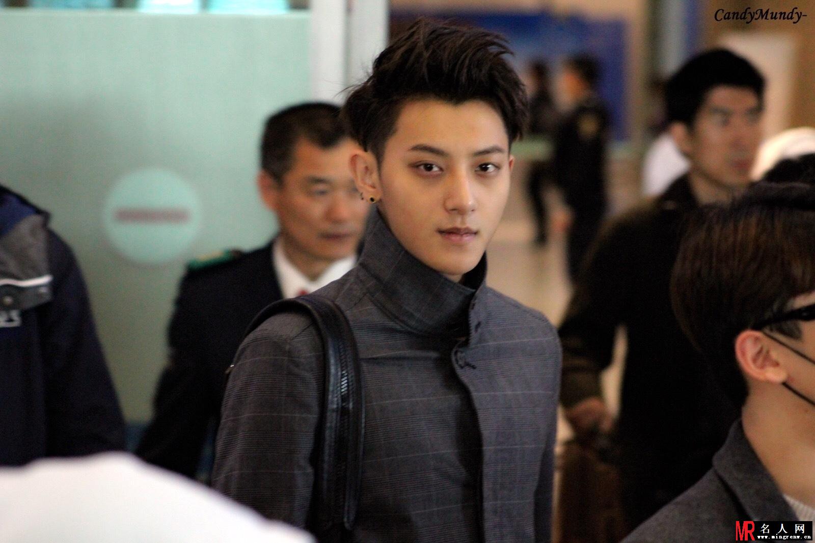 2014年11月EXO日本福冈飞韩国机场写真黄子韬图片写真尽显时尚潮范(1)