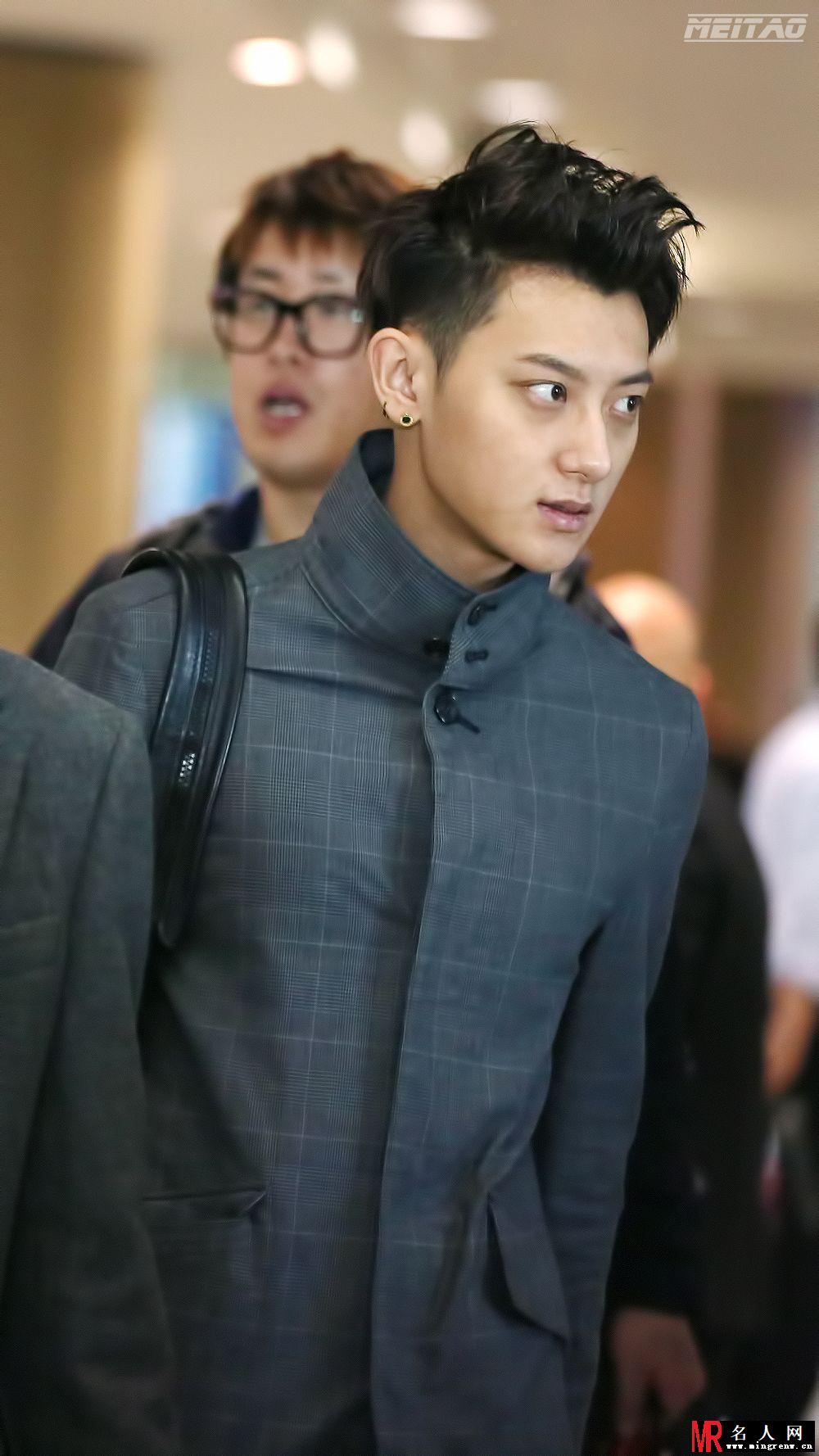 2014年11月EXO日本福冈飞韩国机场写真黄子韬图片写真尽显时尚潮范(1)