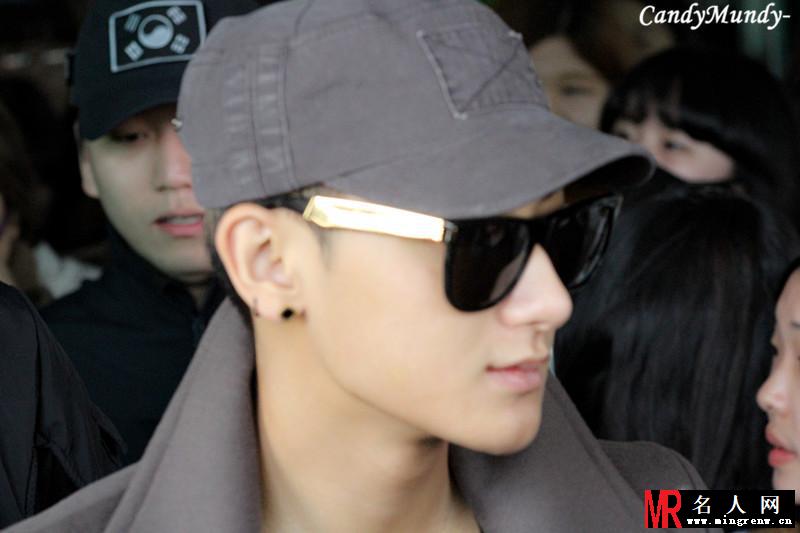 2014年11月EXO北京飞韩国机场写真黄子韬图片写真潮范十足(1)