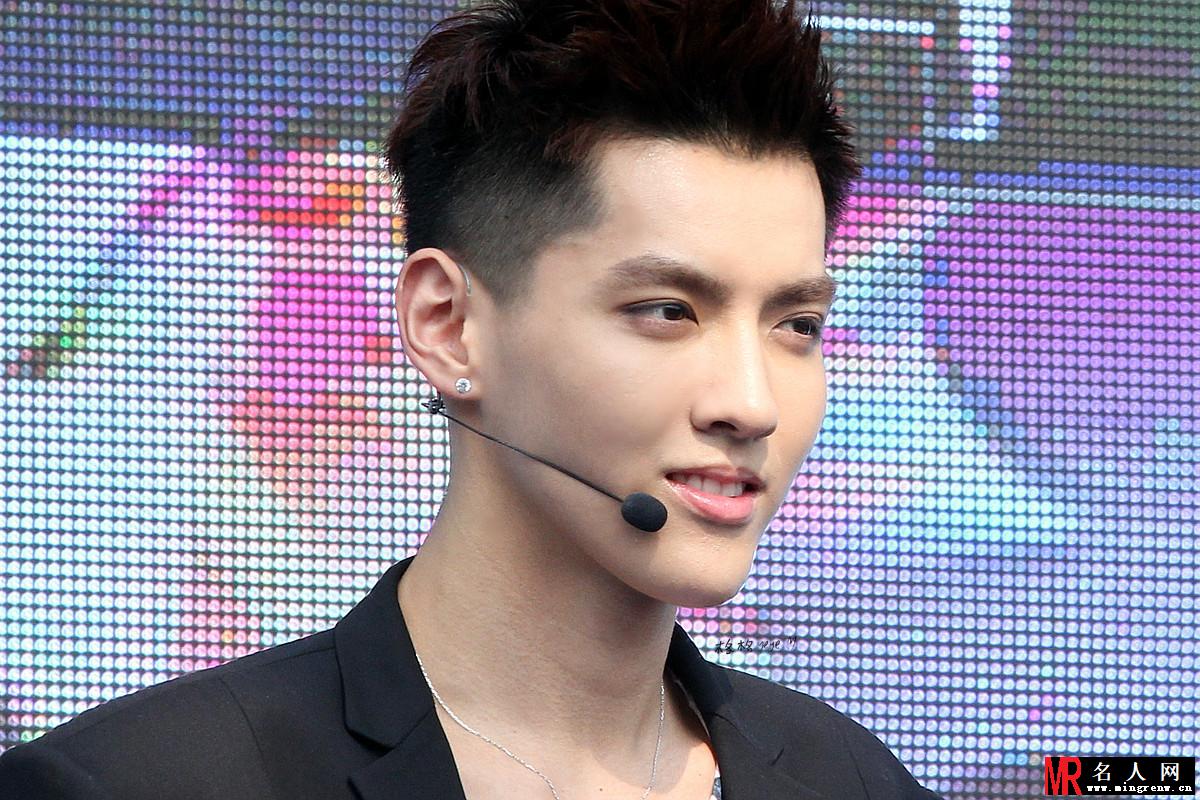 2013年EXO景福高中公演吴亦凡图片 队长帅气阳光(1)