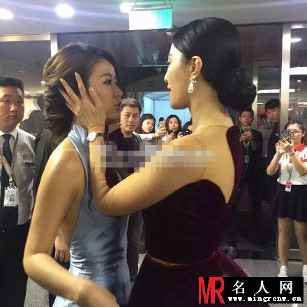 紫薇金锁再相逢 林心如范冰冰上海相聚亲昵摸脸(1)